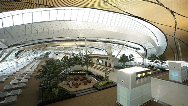 中国建筑团体有限公司供图 在崭新的素万那普机场新候机楼大厅
-阿尔塔米拉海运费